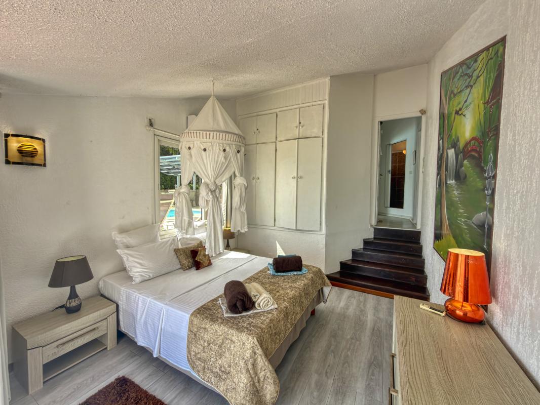 24.Location Villa piscine vue mer Ste Anne Guadeloupe_Chambre 1 vue mer